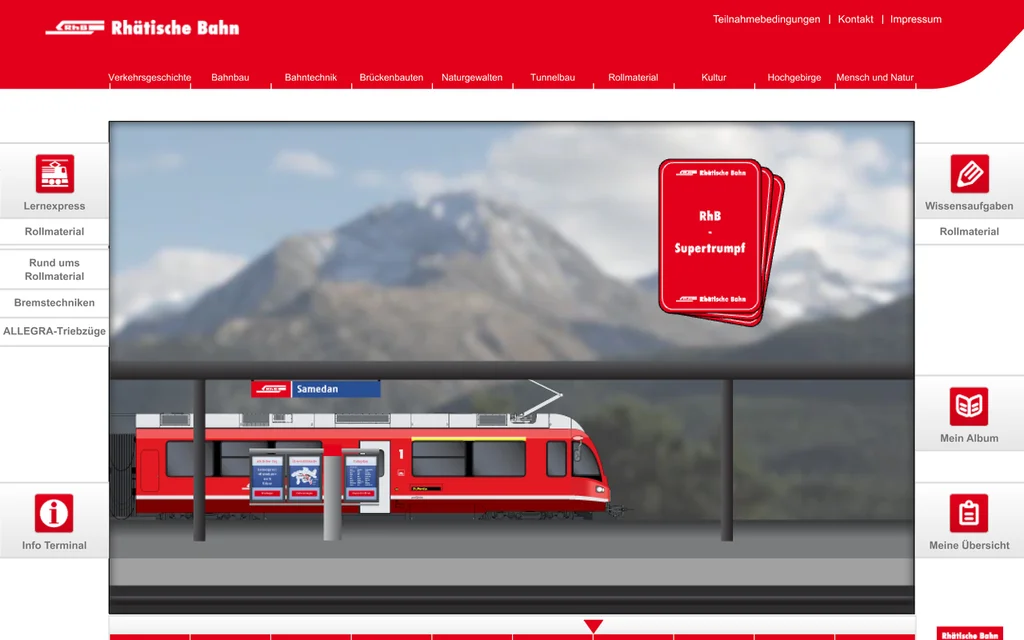 Lernexpress der Rhätischen Bahn: Station Samedan mit RhB-Zug vor Bergpanorama und Supertrumpf-Kartenstapel